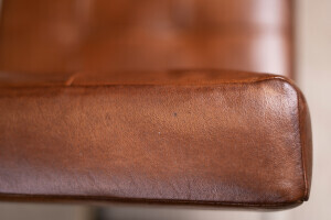 Vue détaillée du revêtement en cuir de la chaise