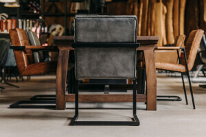 Chaise cantilever en cuir de buffle Addison - Avis 3