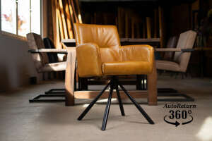 Chaise pivotante en cuir de buffle couleur cognac