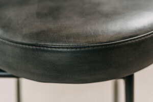 Chaise en cuir avec assise rembourrée - Détail