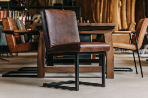 Design industriel Chaise cantilever en cuir Debra - Avis 1