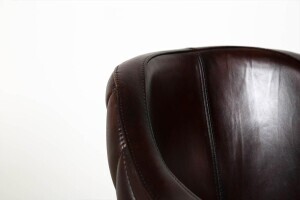 Chaise coque en cuir de buffle modèle Harper - Vue 4