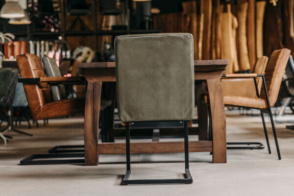 Chaise cantilever rembourrée en cuir et acier