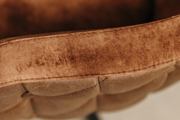 détaillée de la chaise de salle à manger pivotante en cuir et velours
