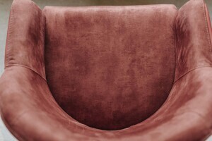 Chaise coque pivotante avec assise en velours