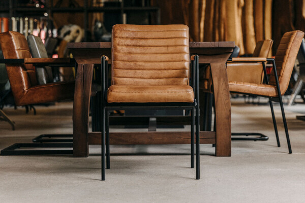 Chaise confortable en design industriel en cuir véritable